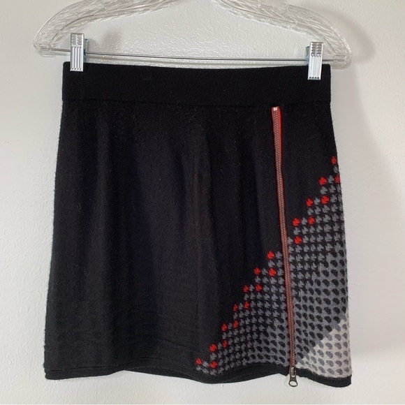 Title Nine Merino Wool Houndstooth Geometric Zipper Detail Mini Skirt Size XS - Picture 1 of 6